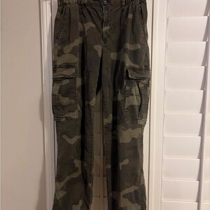 American Eagle Outfitters Camouflage Cargo Pants